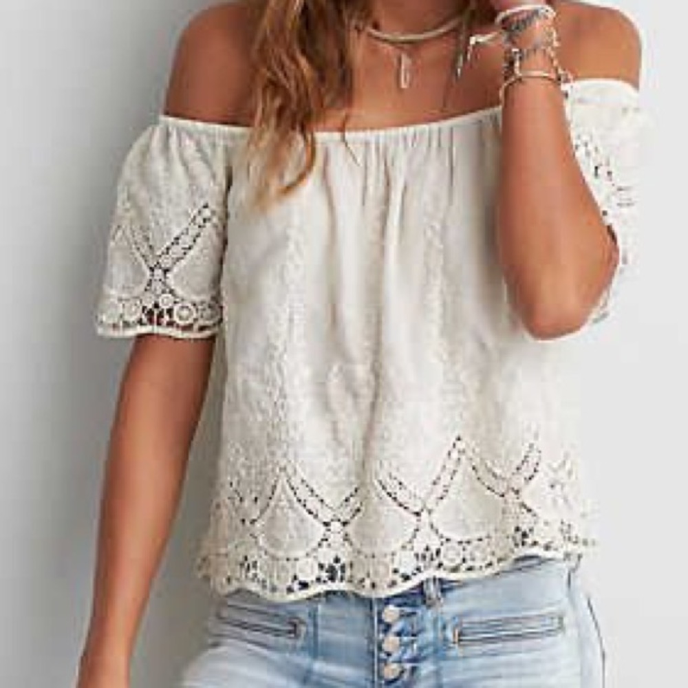 ⚡️ AE Off-Shoulder Eyelet Top